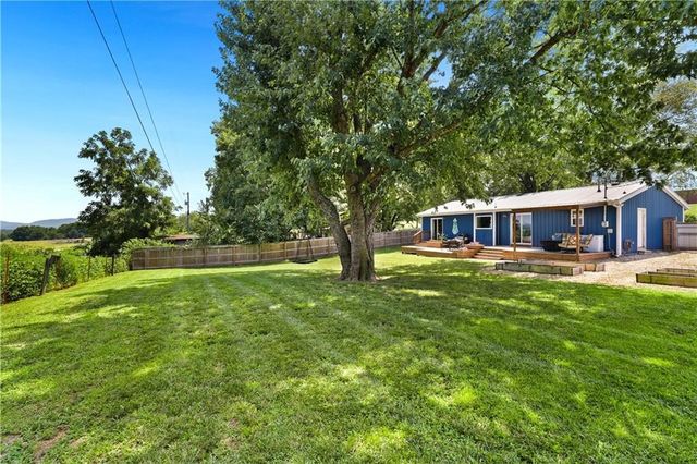 106 Jenkins Road, Prairie Grove, AR 72753