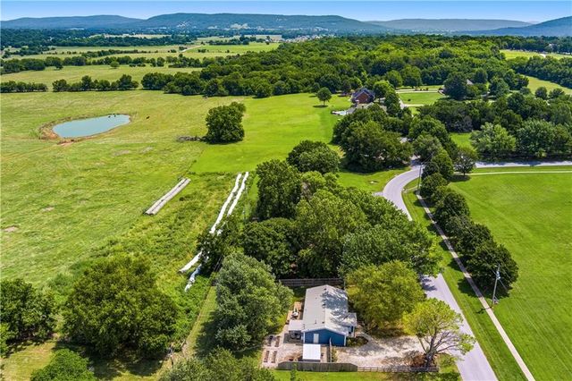 106 Jenkins Road, Prairie Grove, AR 72753