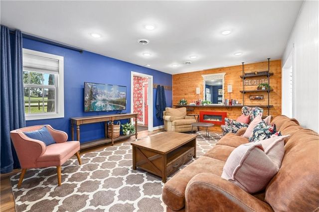 106 Jenkins Road, Prairie Grove, AR 72753