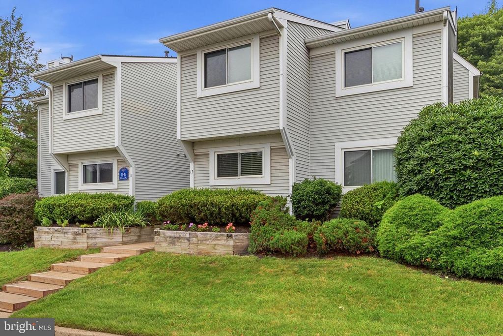 12 HILLCROFT WAY, Newtown, PA 18940