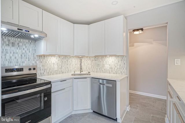 9 SAMUEL ADAMS BLDG, Turnersville, NJ 08012