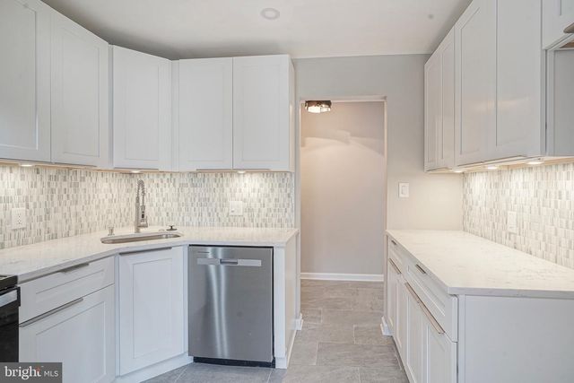 9 SAMUEL ADAMS BLDG, Turnersville, NJ 08012