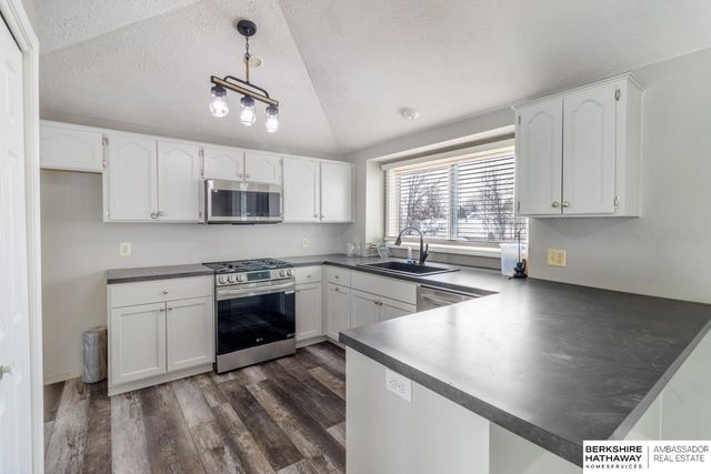 13402 S 34 Street, Bellevue, NE 68123