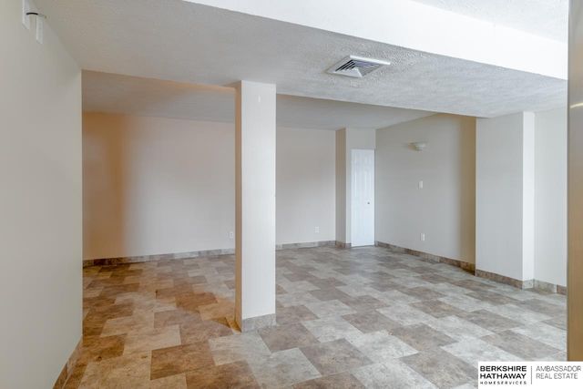 13402 S 34 Street, Bellevue, NE 68123