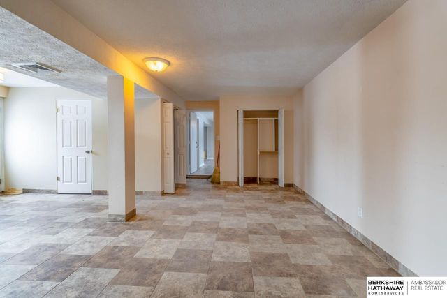 13402 S 34 Street, Bellevue, NE 68123