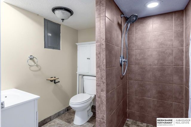 13402 S 34 Street, Bellevue, NE 68123