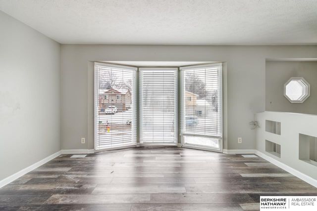 13402 S 34 Street, Bellevue, NE 68123