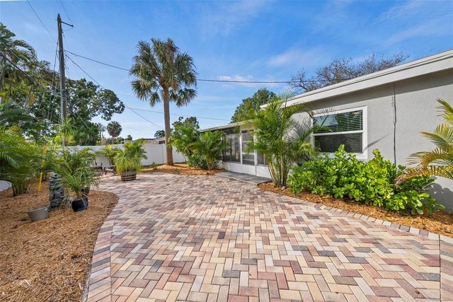 7499 OAK STREET NE, St Petersburg, FL 33702