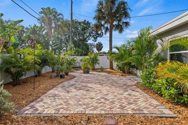 7499 OAK STREET NE, St Petersburg, FL 33702