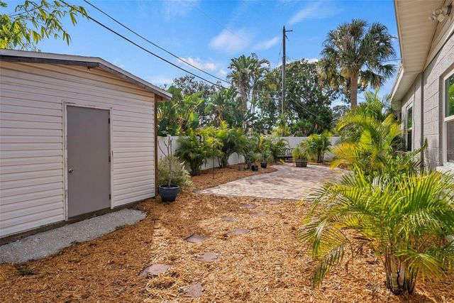 7499 OAK STREET NE, St Petersburg, FL 33702