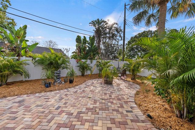 7499 OAK STREET NE, St Petersburg, FL 33702