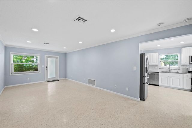 7499 OAK STREET NE, St Petersburg, FL 33702