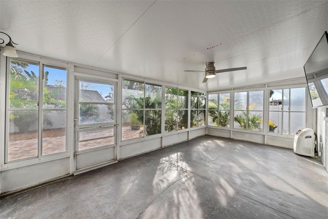 7499 OAK STREET NE, St Petersburg, FL 33702