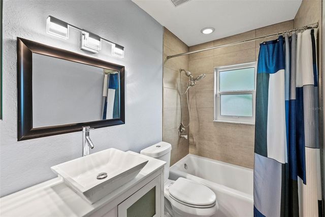 7499 OAK STREET NE, St Petersburg, FL 33702