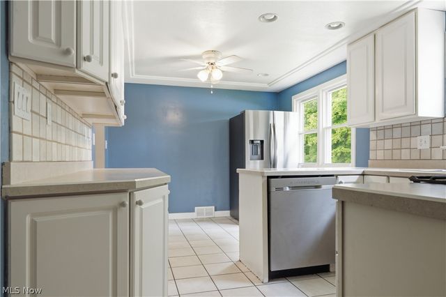 910 S Hazelwood Avenue, Youngstown, OH 44509