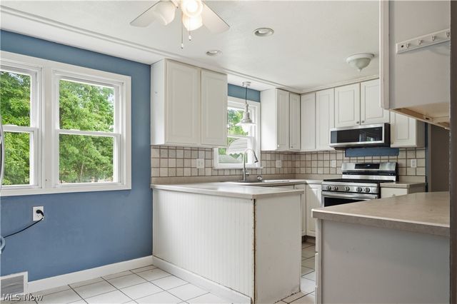 910 S Hazelwood Avenue, Youngstown, OH 44509