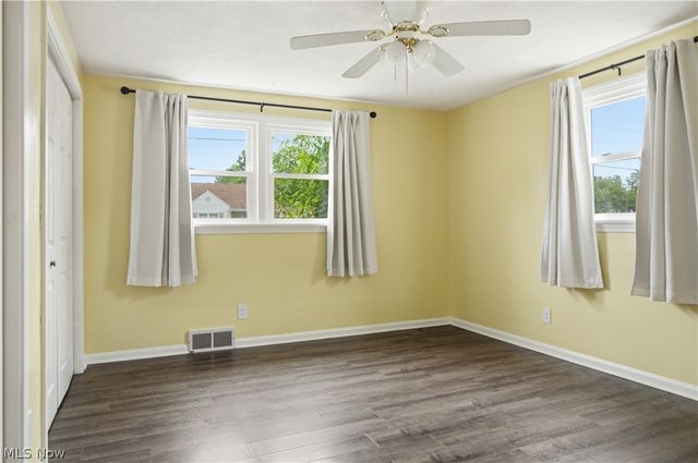 910 S Hazelwood Avenue, Youngstown, OH 44509
