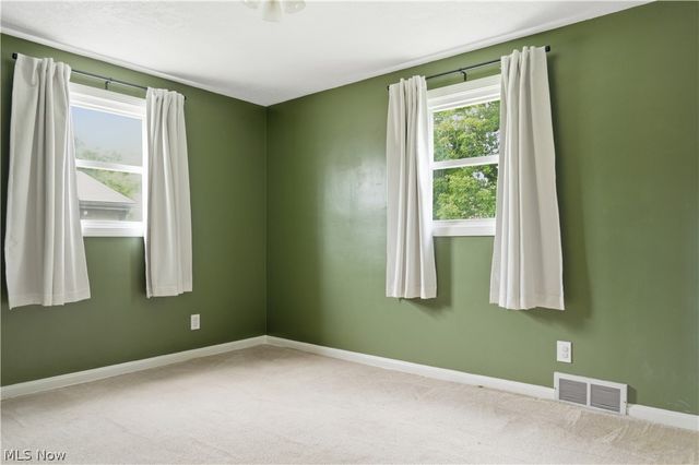910 S Hazelwood Avenue, Youngstown, OH 44509