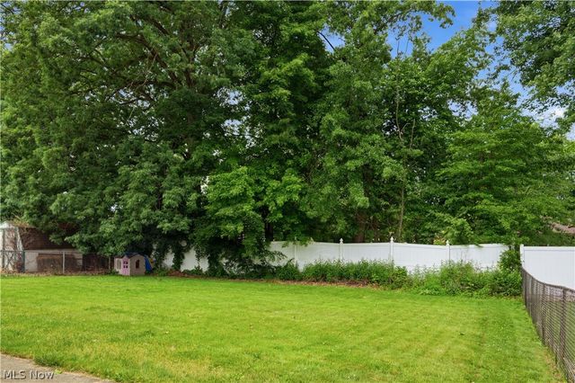910 S Hazelwood Avenue, Youngstown, OH 44509