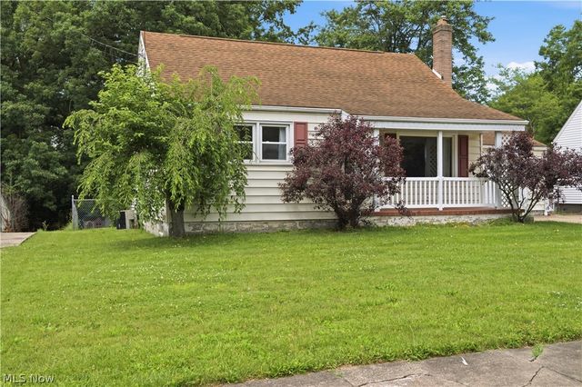 910 S Hazelwood Avenue, Youngstown, OH 44509