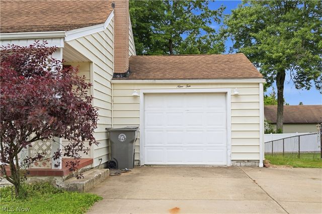 910 S Hazelwood Avenue, Youngstown, OH 44509