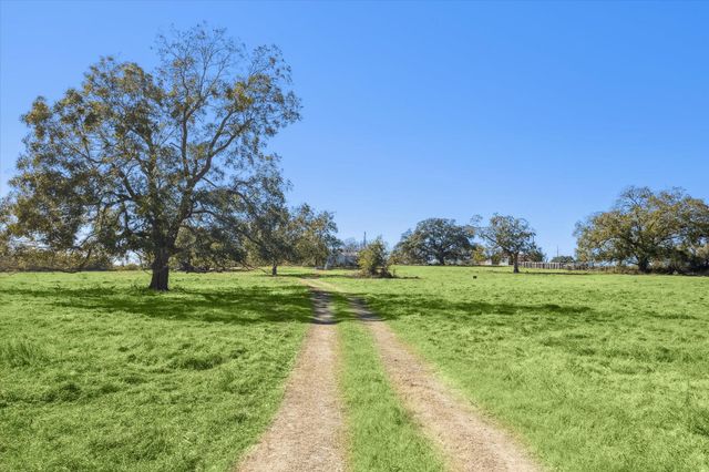 6230 Kovar Road, Fayetteville, TX 78940