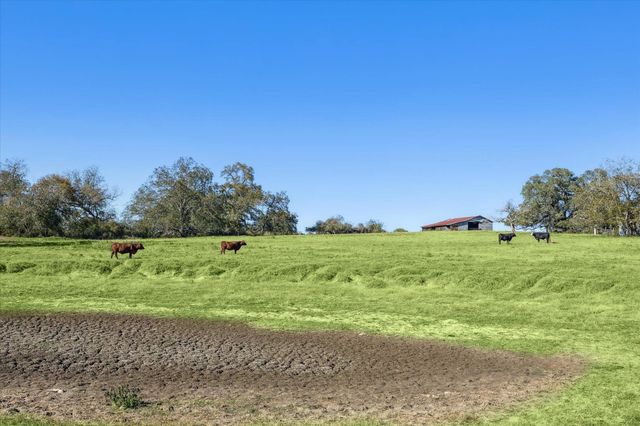 6230 Kovar Road, Fayetteville, TX 78940