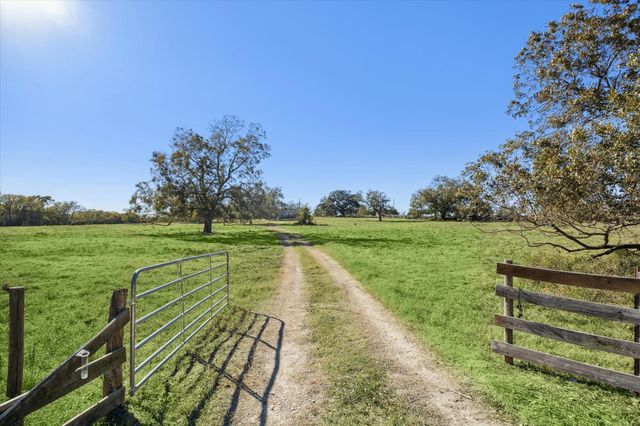 6230 Kovar Road, Fayetteville, TX 78940