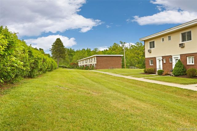 881 Albany Post Road 5, New Paltz, NY 12561