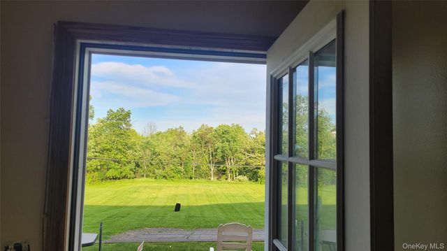 881 Albany Post Road 5, New Paltz, NY 12561