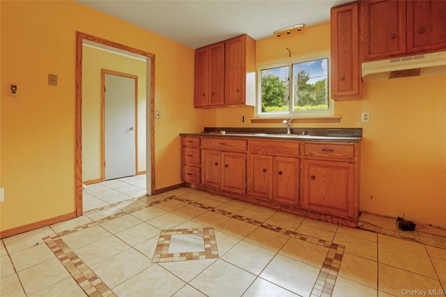 881 Albany Post Road 5, New Paltz, NY 12561
