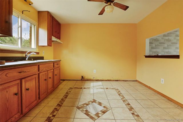 881 Albany Post Road 5, New Paltz, NY 12561