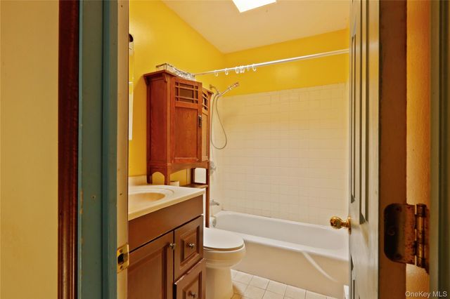 881 Albany Post Road 5, New Paltz, NY 12561