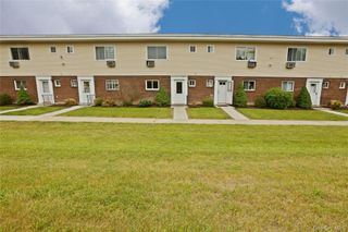 881 Albany Post Road 5, New Paltz, NY 12561