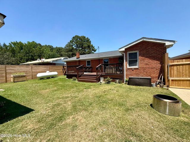 215 N Edgewood Avenue, Williamston, NC 27892