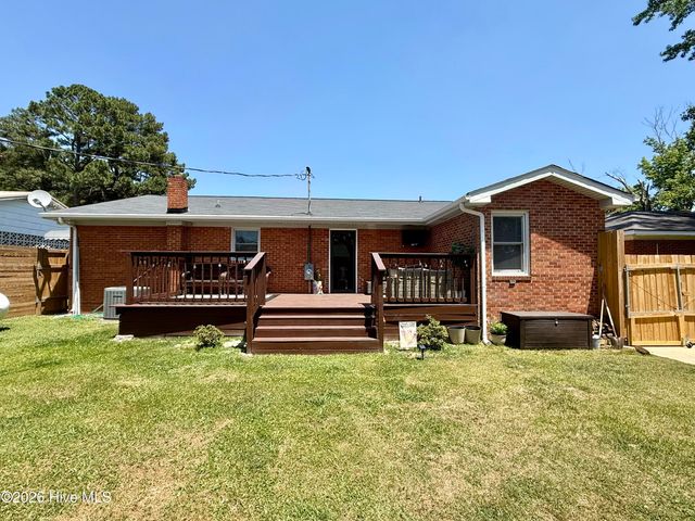 215 N Edgewood Avenue, Williamston, NC 27892