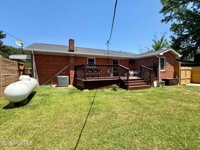 215 N Edgewood Avenue, Williamston, NC 27892