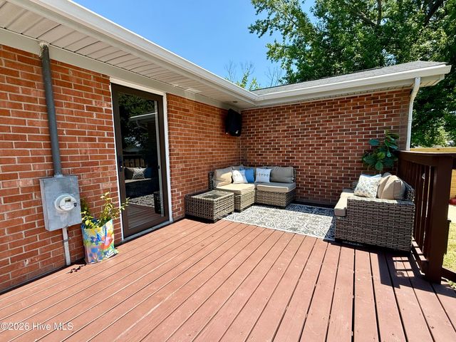 215 N Edgewood Avenue, Williamston, NC 27892