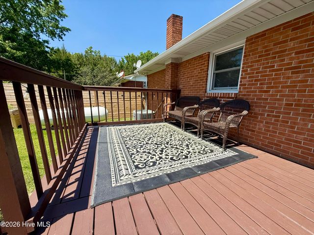 215 N Edgewood Avenue, Williamston, NC 27892