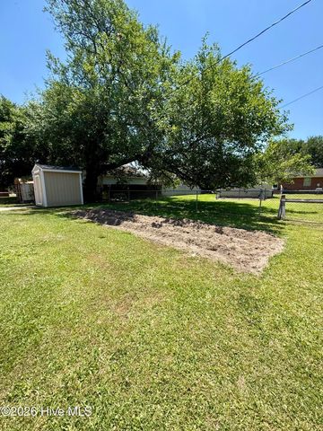 215 N Edgewood Avenue, Williamston, NC 27892