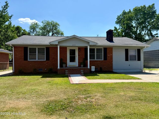 215 N Edgewood Avenue, Williamston, NC 27892