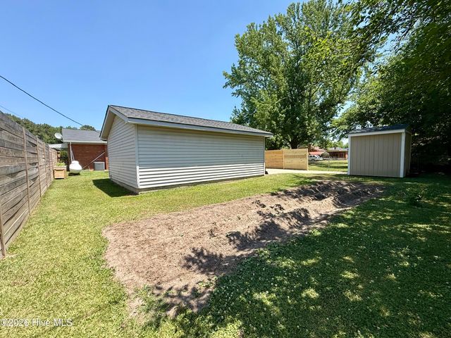 215 N Edgewood Avenue, Williamston, NC 27892