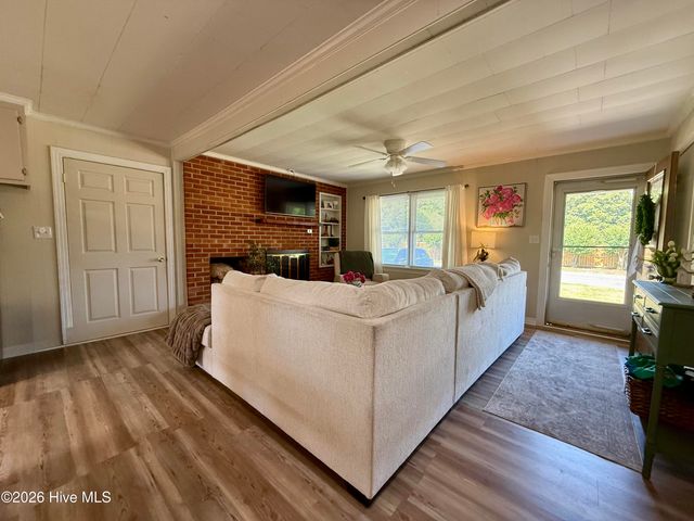 215 N Edgewood Avenue, Williamston, NC 27892