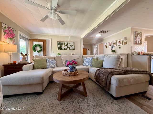 215 N Edgewood Avenue, Williamston, NC 27892