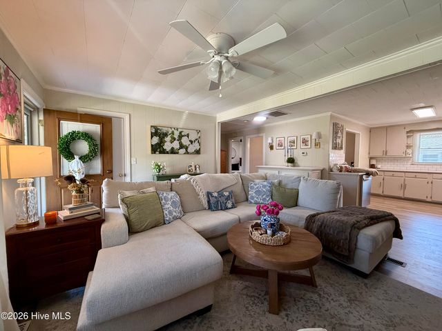 215 N Edgewood Avenue, Williamston, NC 27892
