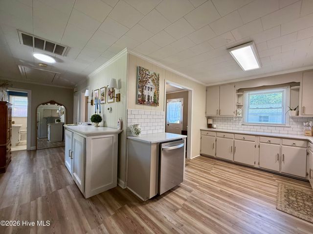 215 N Edgewood Avenue, Williamston, NC 27892