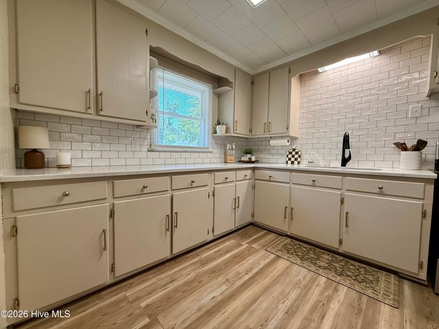 215 N Edgewood Avenue, Williamston, NC 27892