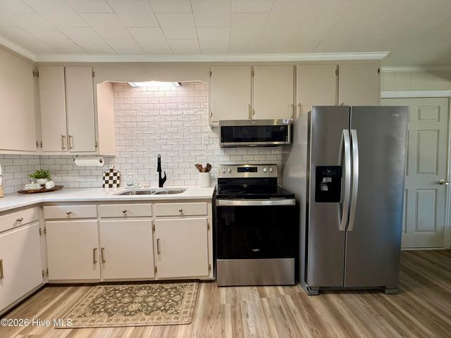 215 N Edgewood Avenue, Williamston, NC 27892