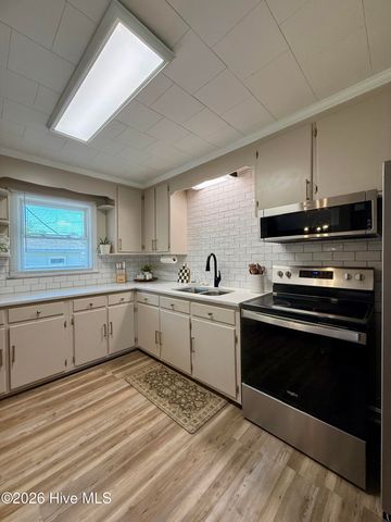 215 N Edgewood Avenue, Williamston, NC 27892