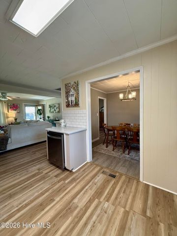 215 N Edgewood Avenue, Williamston, NC 27892